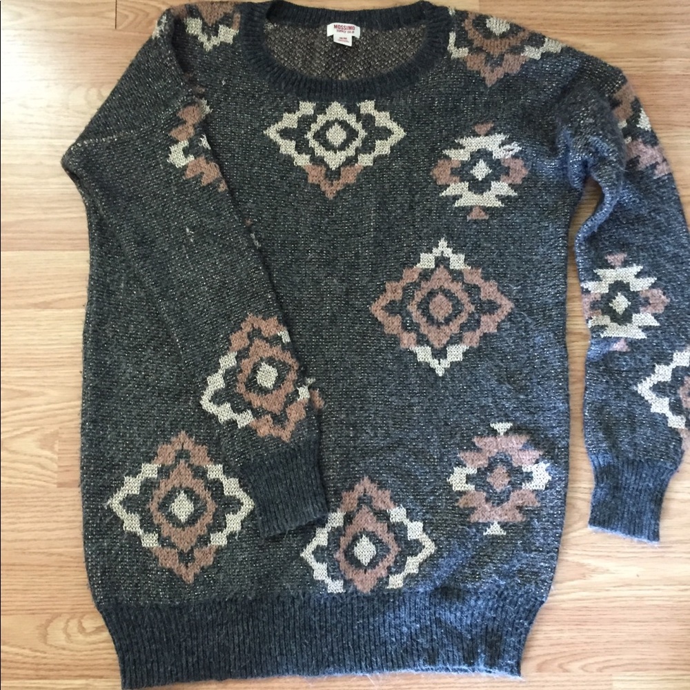 Long tunic length sweater
